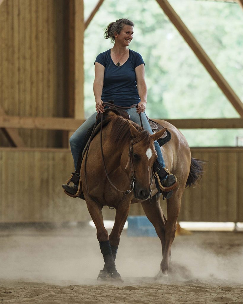 découvrez les bases du reining pour débutants et apprenez les techniques essentielles pour maîtriser cette discipline équestre avec succès.