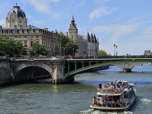 découvrez un week-end d'exception à 10 000€ alliant luxe, confort et expériences exclusives pour un séjour inoubliable.